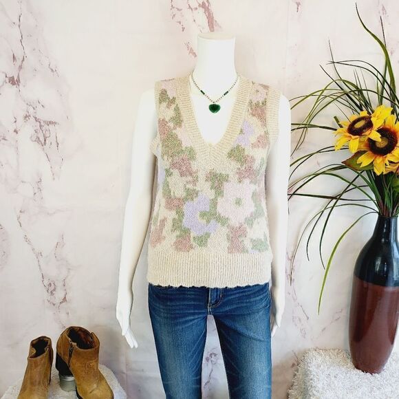 ASTR the Label super soft floral print sweater - Picture 4 of 10